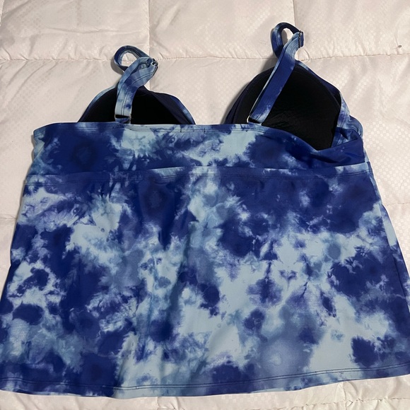 Swimsuit top - Picture 2 of 4